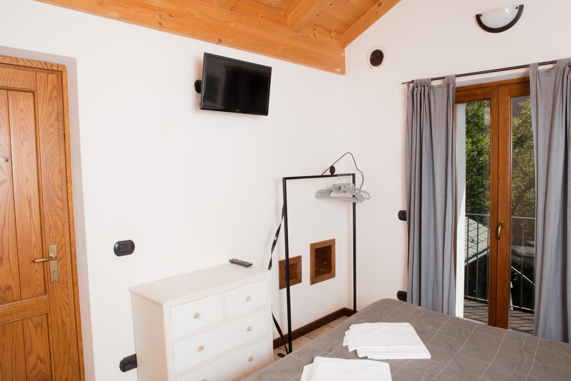Agriturismo La Fonte Di Mariella Gravedona Kültér fotó