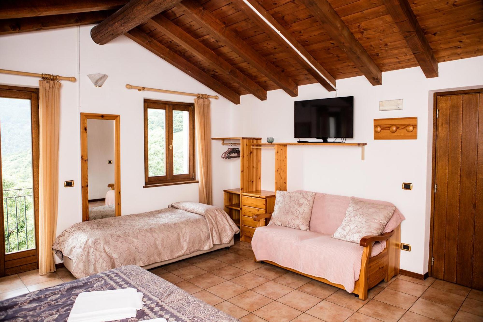 Agriturismo La Fonte Di Mariella Gravedona Kültér fotó